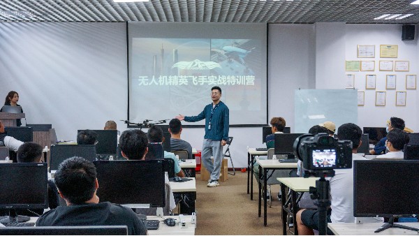 CAAC无人机“驾照”大揭秘 7个等级解锁你的飞行技能！