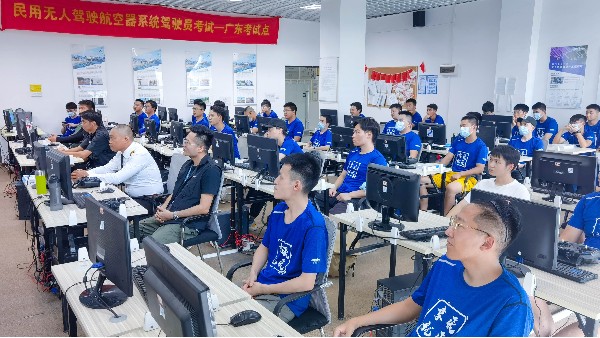 科普| 为什么越来越多人考无人机驾驶证？