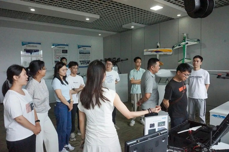 检察院工作人员来体育投注三亿体育总部参观学习..