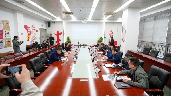 南海区委书记一行莅临体育投注三亿体育航空，共探低空经济发展新局