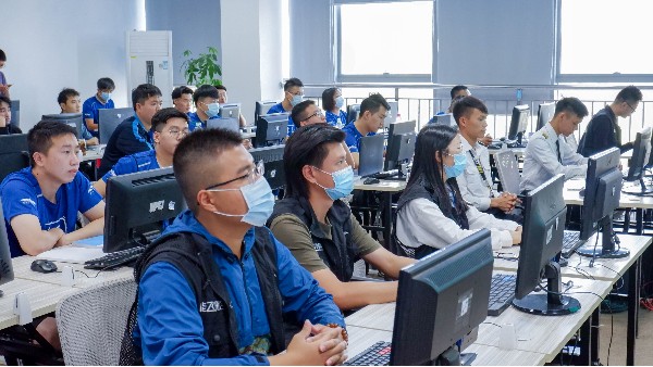 从事无人机行业为什么要考无人机驾驶员执照？